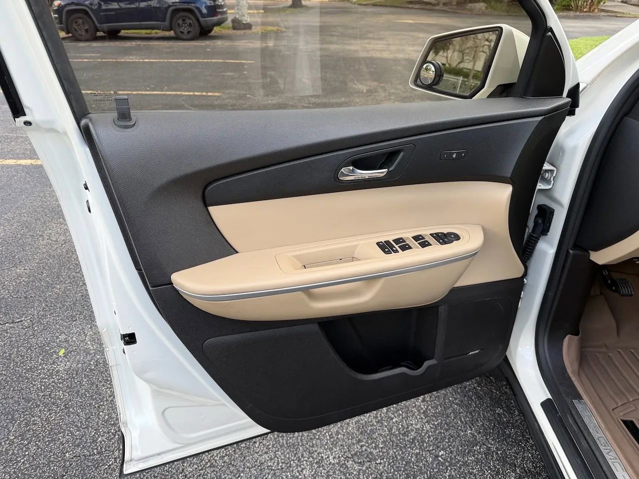 Used 2011 GMC Acadia SLT image 40