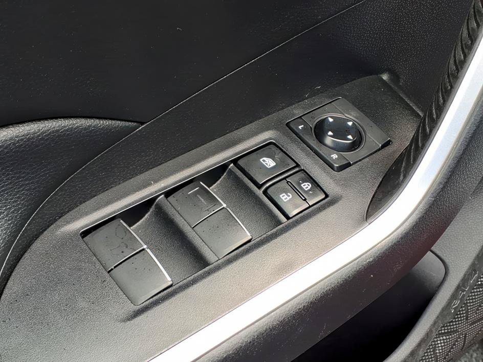 Used 2021 Toyota RAV4 XLE Premium AWD/4WD image 18