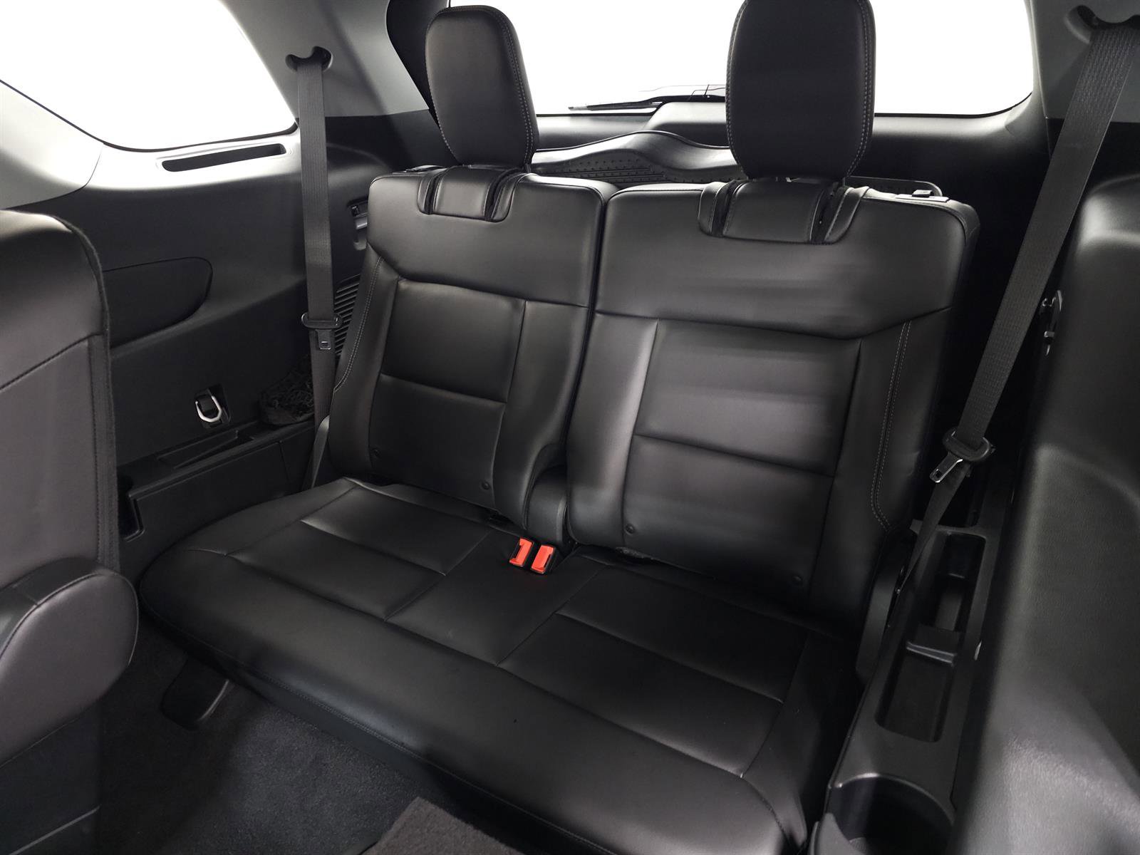 Used 2023 Ford Explorer XLT w/ Equipment Group 202A AWD/4WD image 32