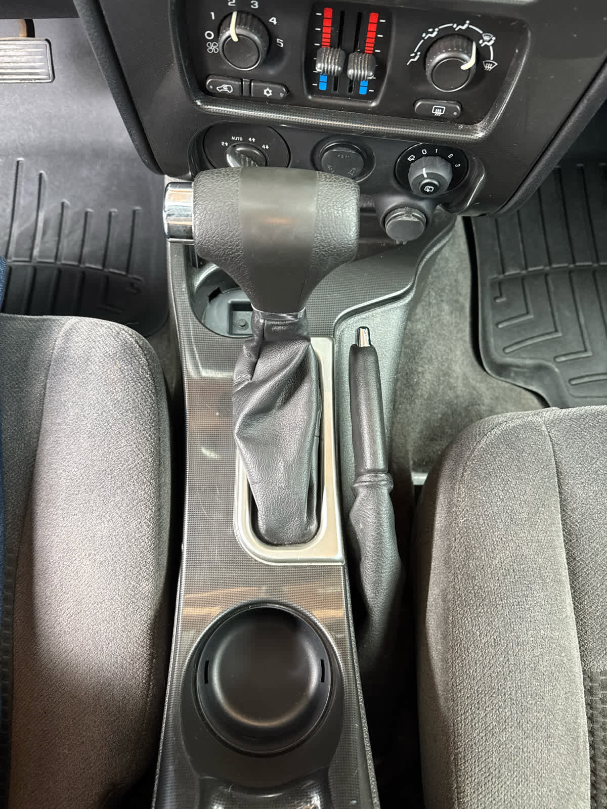 Used 2008 GMC Envoy SLE image 23