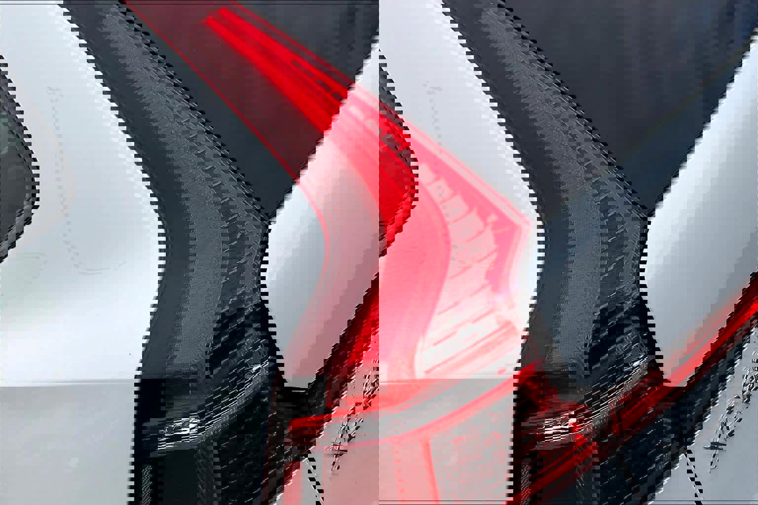 Used 2025 Volvo XC60 T8 Plus w/ Protection Package Premier image 31