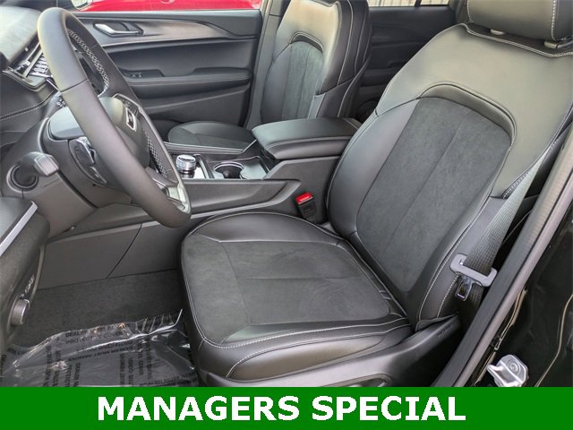 New 2025 Jeep Grand Cherokee Altitude image 11