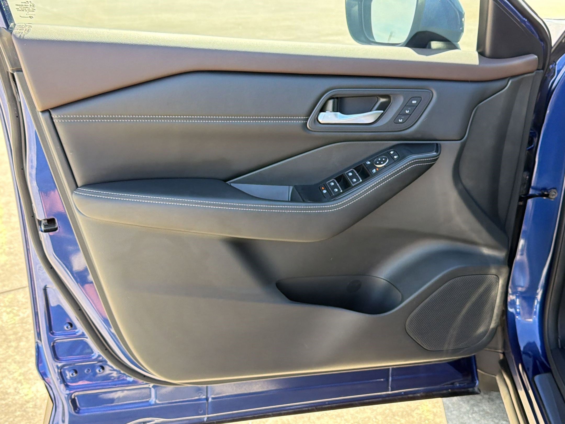 Used 2023 Nissan Rogue SL w/ SL Premium Package image 13