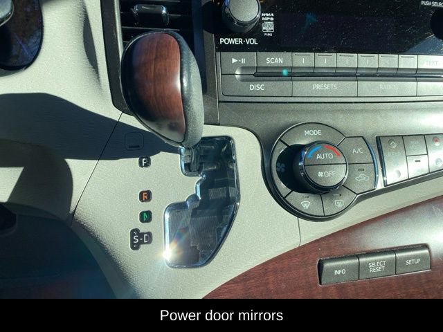 Used 2013 Toyota Sienna XLE image 17