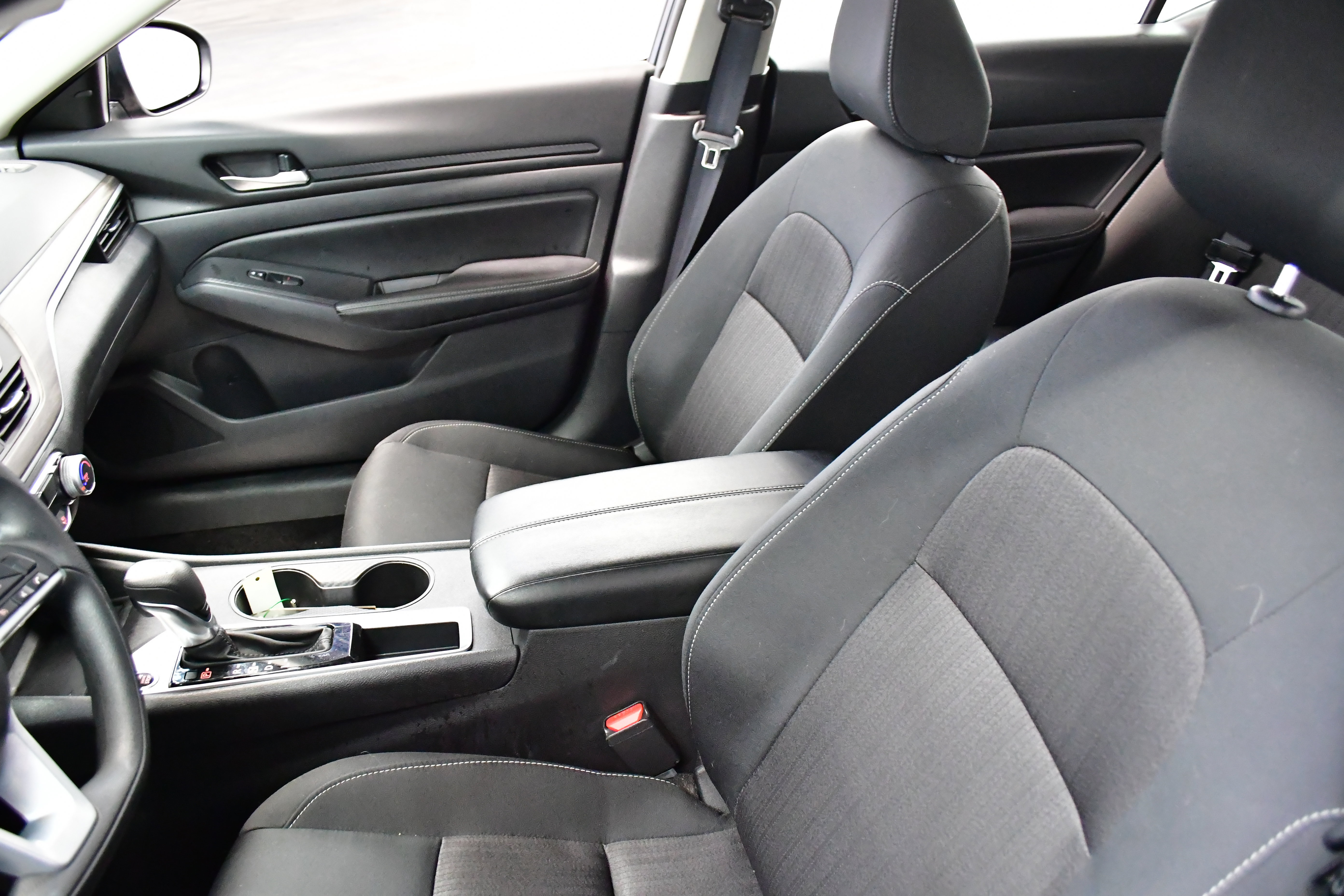 Used 2025 Nissan Altima 2.5 SV image 9