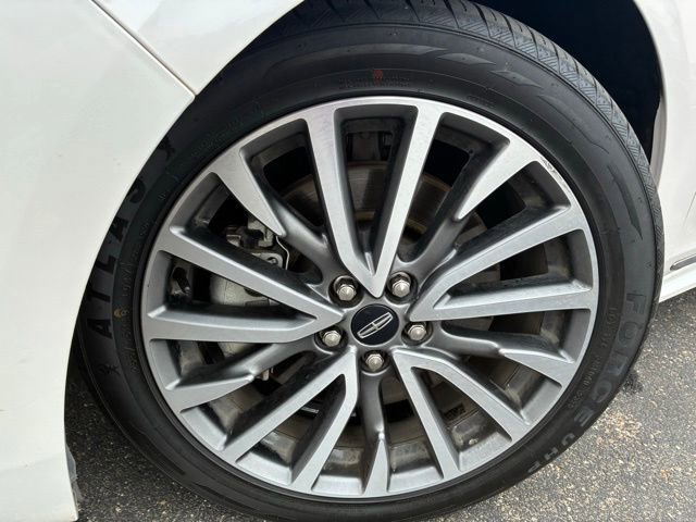 Used 2019 Lincoln Continental Select w/ Continental Climate Package FWD image 10