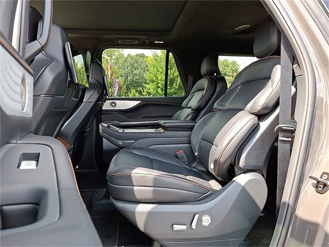 New 2025 Lincoln Navigator L Black Label image 5
