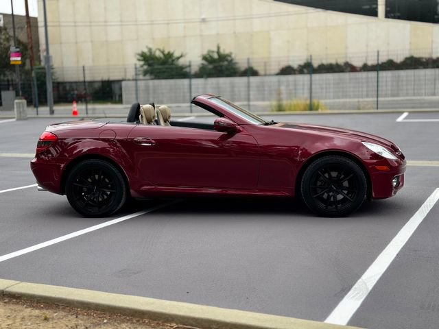 Used 2010 Mercedes-Benz SLK 300 image 4