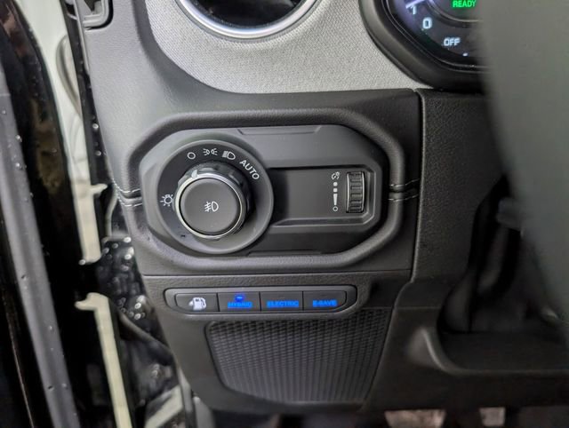 Used 2025 Jeep Wrangler Unlimited Sahara AWD/4WD image 18