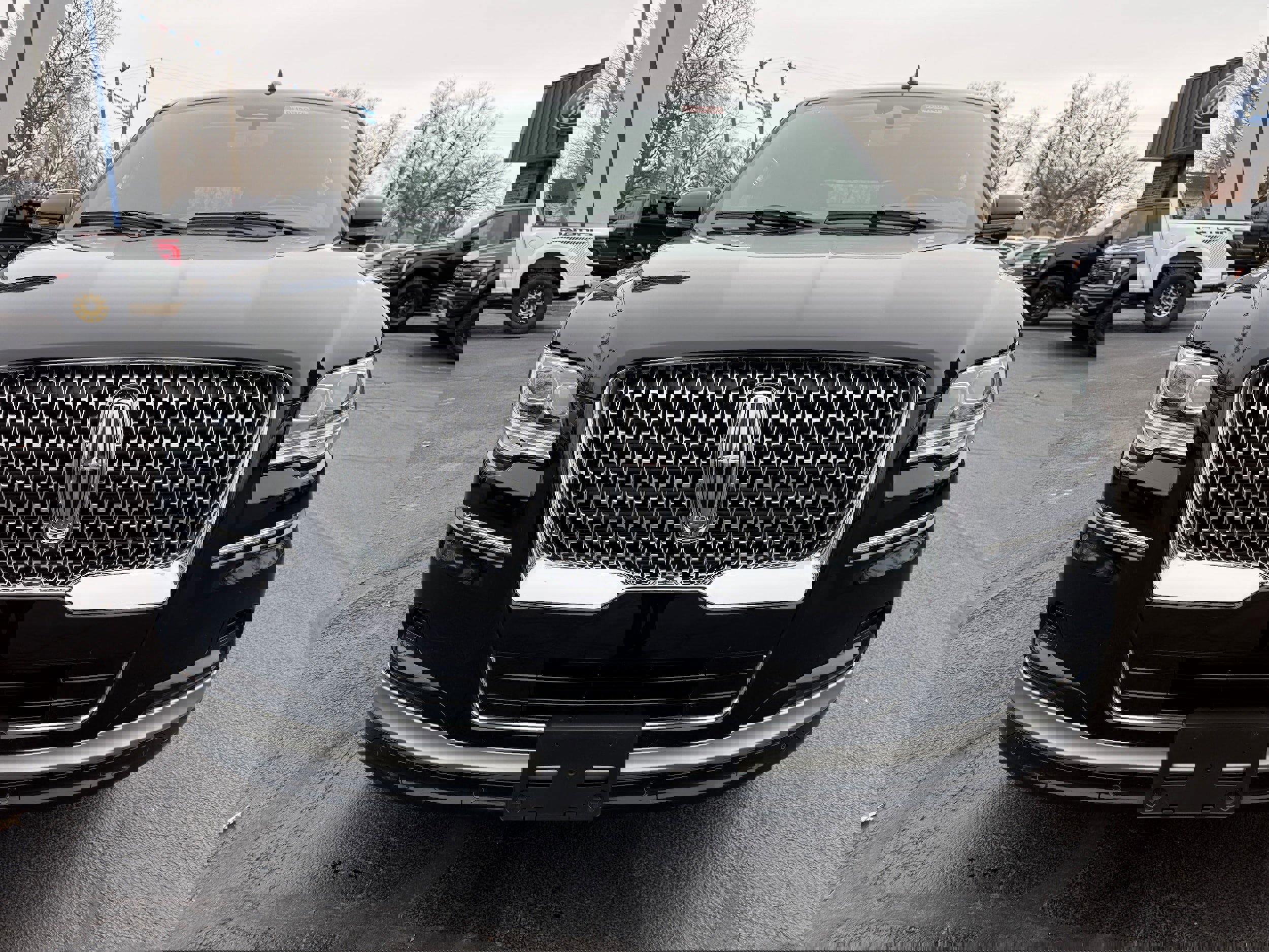 Used 2024 Lincoln Navigator Reserve image 2