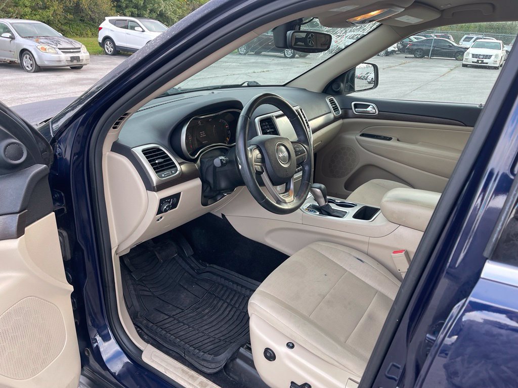 Used 2017 Jeep Grand Cherokee Laredo w/ Quick Order Package 23E AWD/4WD image 13