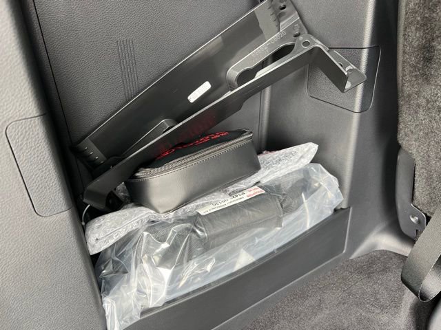 Used 2025 Toyota Sienna Limited AWD/4WD image 17