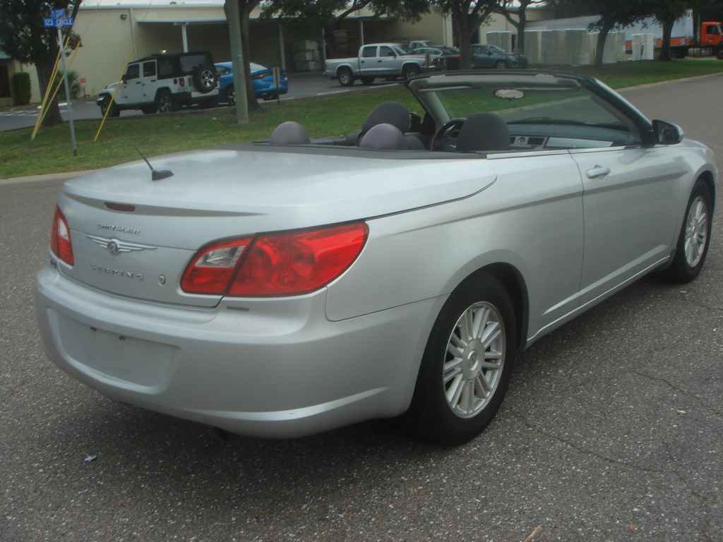 Used 2013 Chrysler 200 Touring image 2