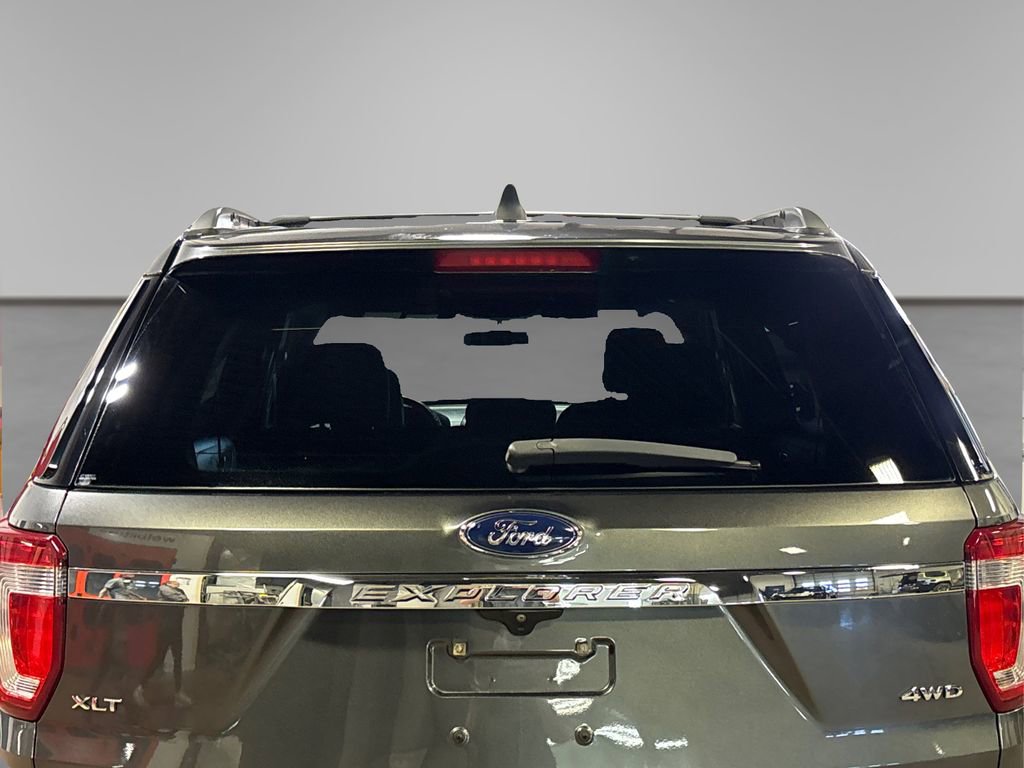 Used 2018 Ford Explorer XLT image 17