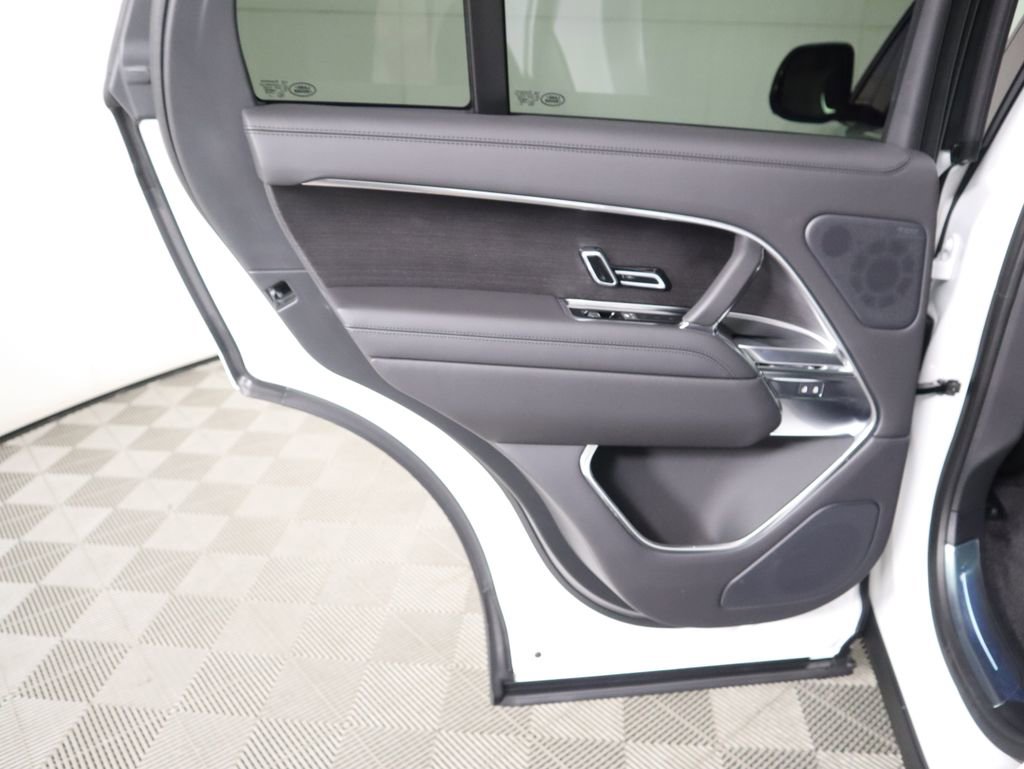 New 2026 Land Rover Range Rover SE image 28