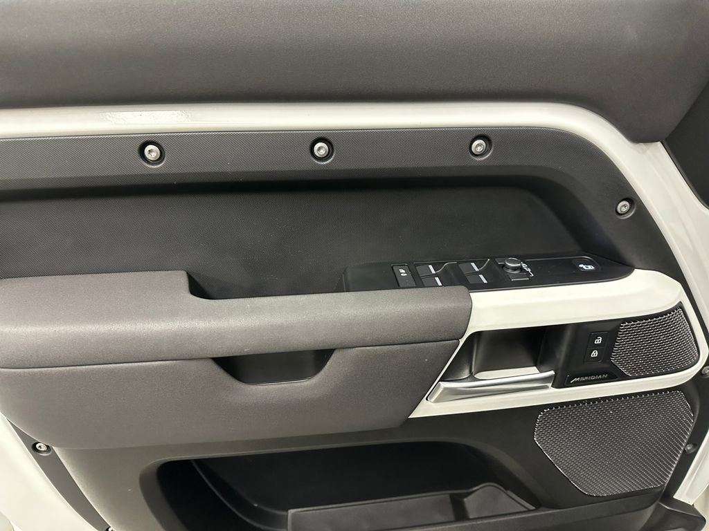 Used 2023 Land Rover Defender 110 S image 17