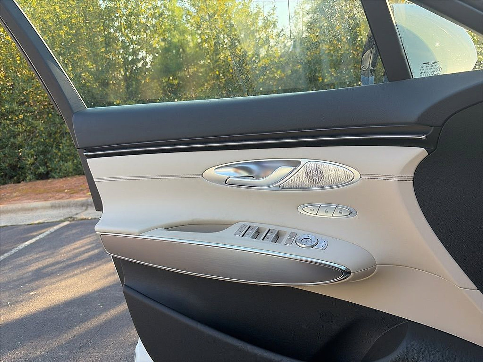 Used 2026 Genesis GV70 2.5T Select image 13