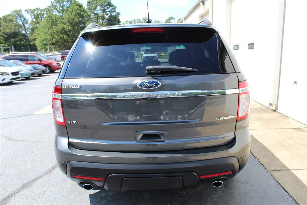Used 2015 Ford Explorer XLT w/ Equipment Group 202B FWD image 16