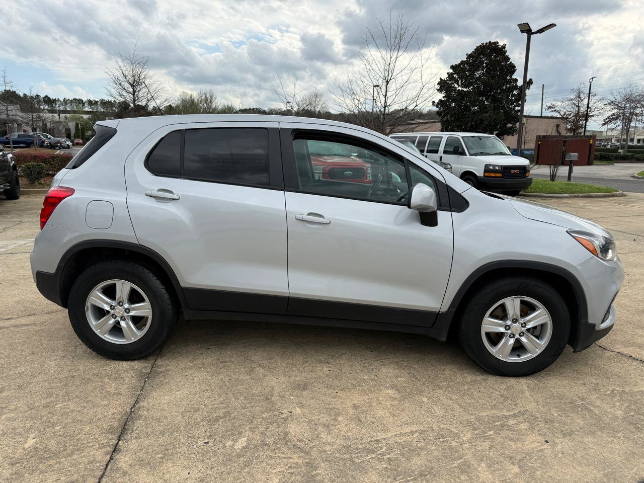 Used 2022 Chevrolet Trax LS w/ Tint and Cruise Package FWD image 7