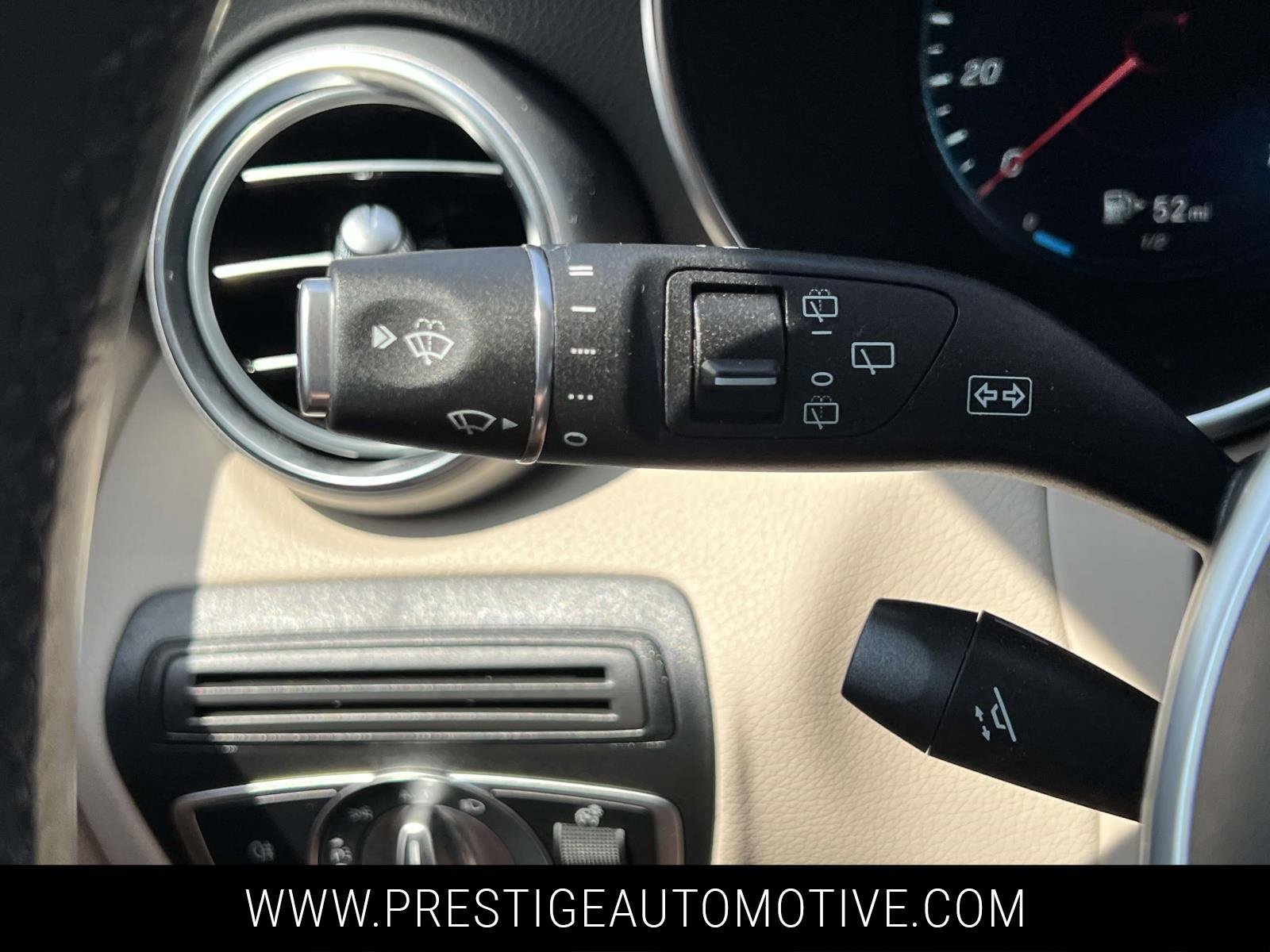 Used 2022 Mercedes-Benz GLC 300 GLC 300 w/ Premium Package Lite image 32