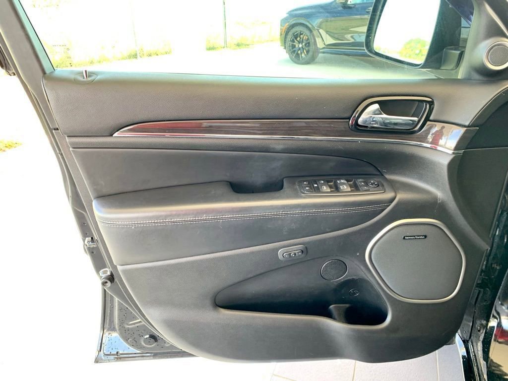 Used 2020 Jeep Grand Cherokee Overland image 11