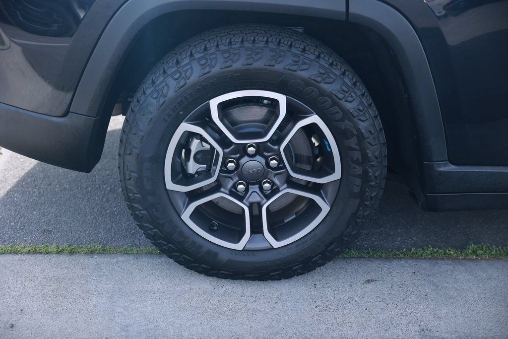 Used 2022 Jeep Grand Cherokee Trailhawk w/ Advanced Protech Group II AWD/4WD image 9