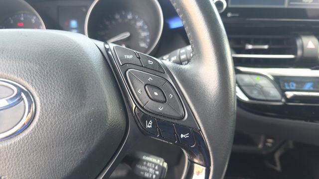Used 2021 Toyota C-HR XLE FWD image 23