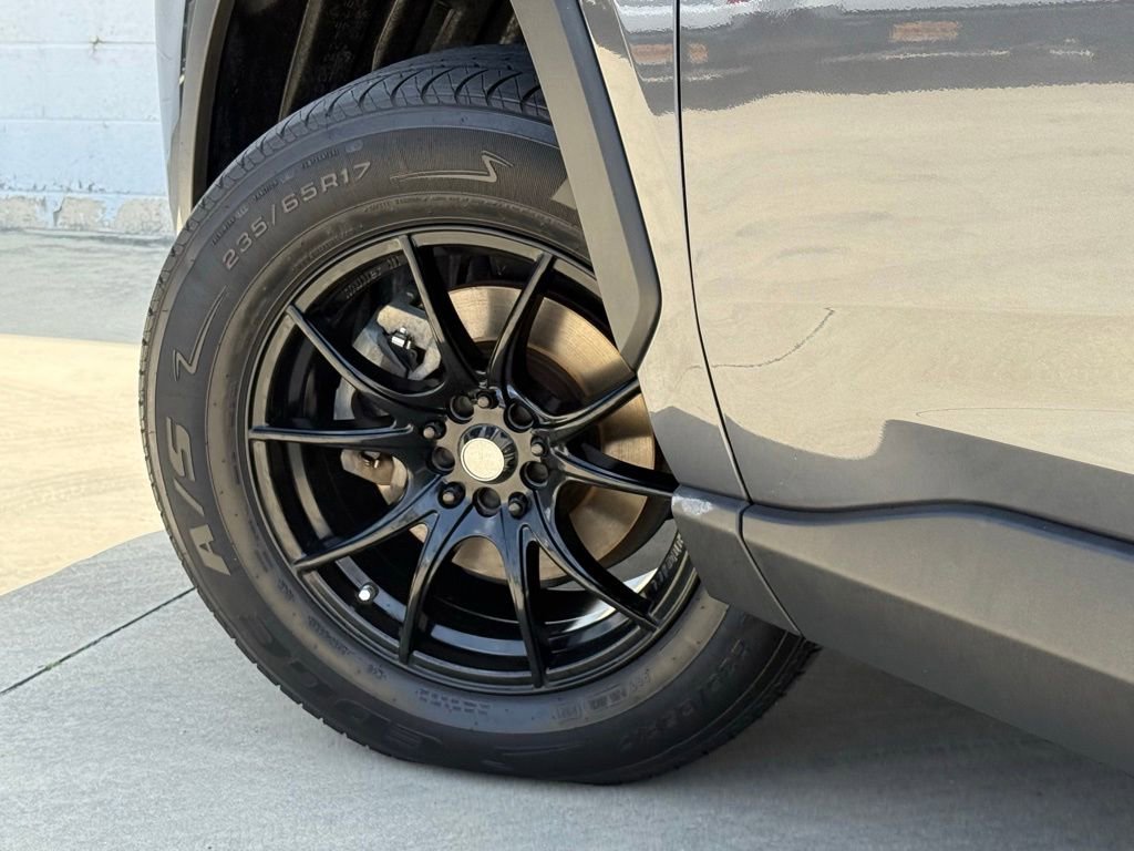Used 2019 Toyota RAV4 LE w/ Carpet Mat Package FWD image 17