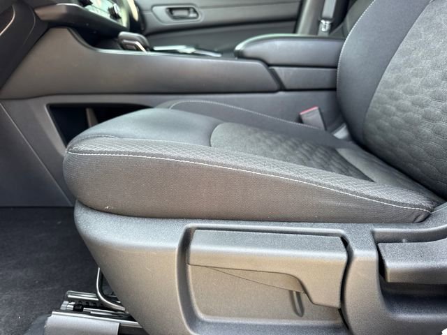 Used 2024 Nissan Pathfinder S AWD/4WD image 15
