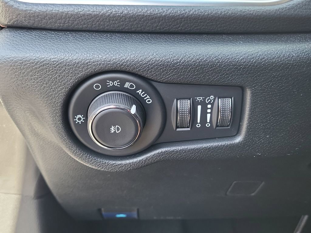 New 2026 Chrysler Pacifica Pinnacle w/ Trailer Tow Group image 26