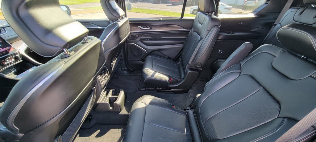 Used 2025 Jeep Grand Cherokee L Overland w/ Advanced Protech Group III AWD/4WD image 14