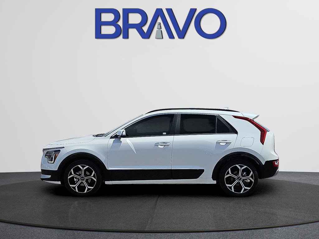 Used 2025 Kia Niro SX Touring image 6