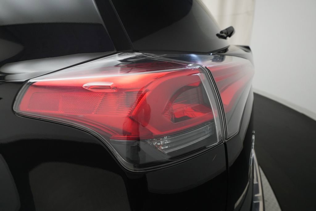 Used 2018 Toyota RAV4 XLE AWD/4WD image 29