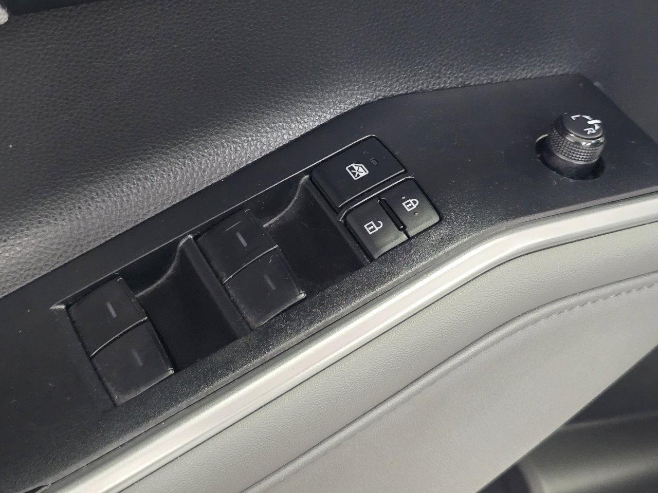 Used 2023 Toyota Highlander L FWD image 20