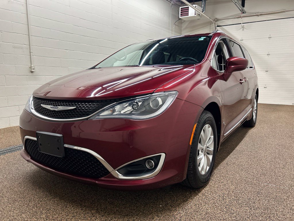 Used 2017 Chrysler Pacifica Touring-L FWD image 6