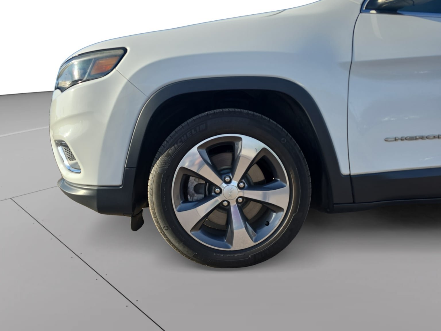 Used 2019 Jeep Cherokee Limited FWD image 9