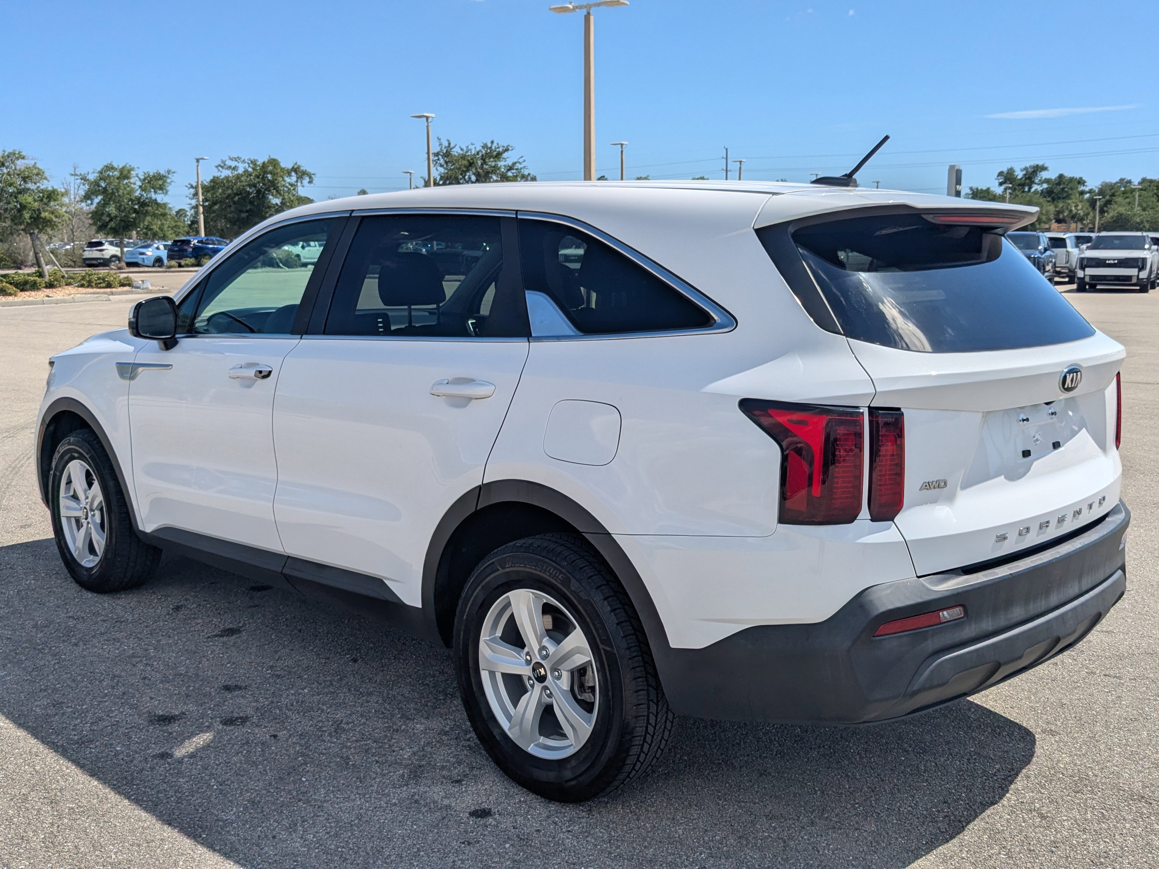 Used 2021 Kia Sorento LX AWD/4WD image 7