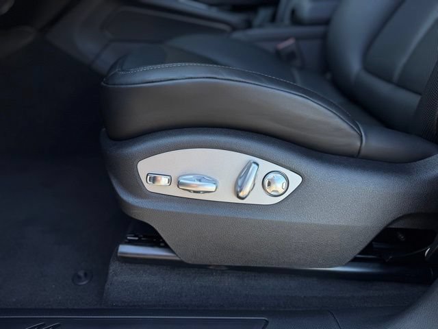 New 2026 Porsche Macan AWD/4WD image 29