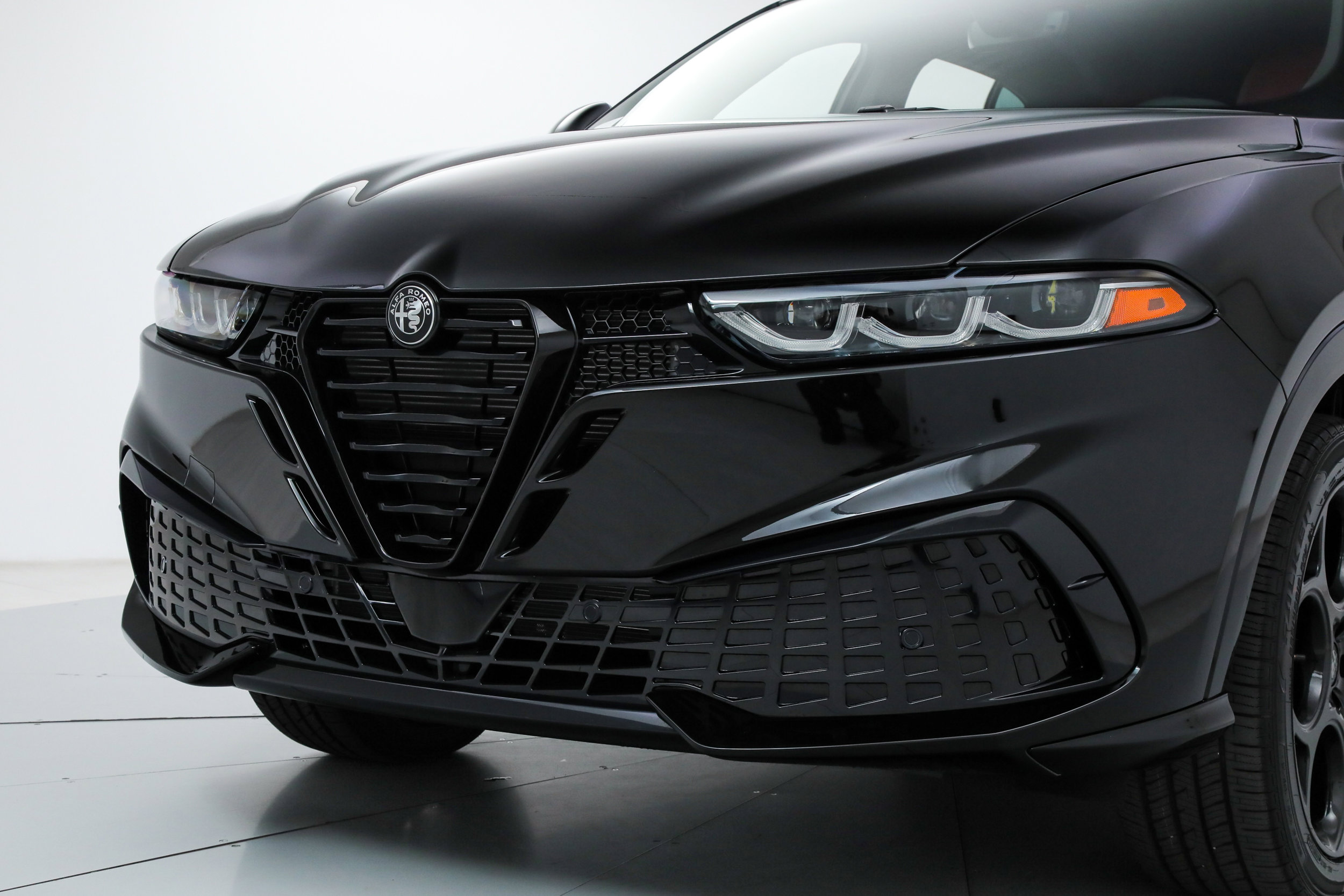 New 2026 Alfa Romeo Tonale Sprint w/ Red Premium Package image 9