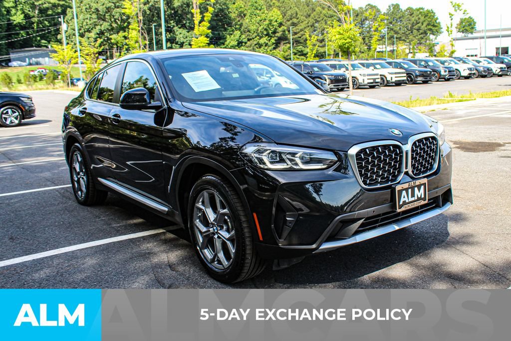 Used 2025 BMW X4 xDrive30i AWD/4WD image 3