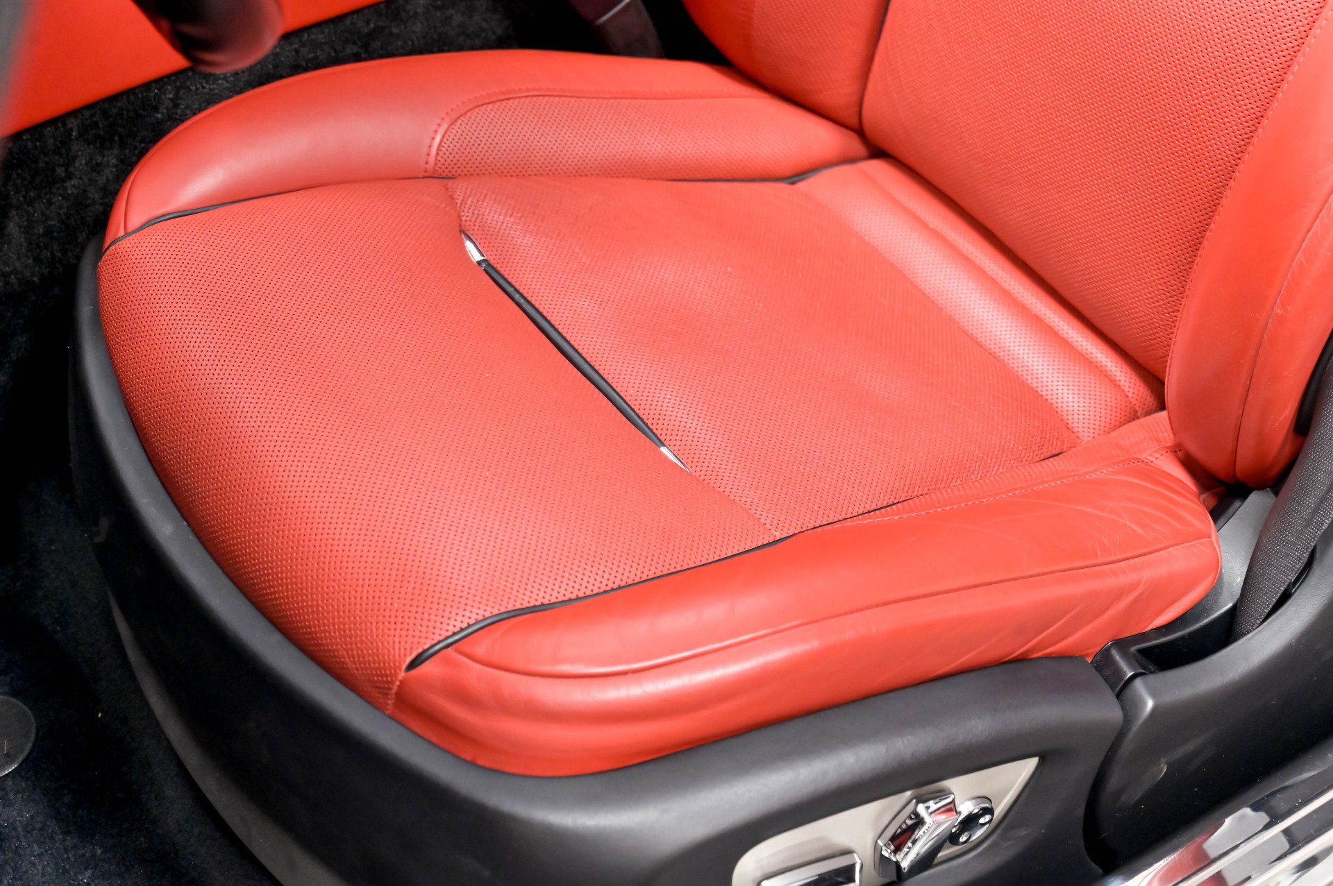 Used 2017 Rolls-Royce Dawn RWD image 9