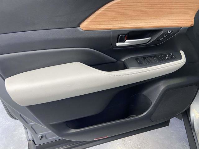 Certified 2026 Toyota Grand Highlander Platinum image 18