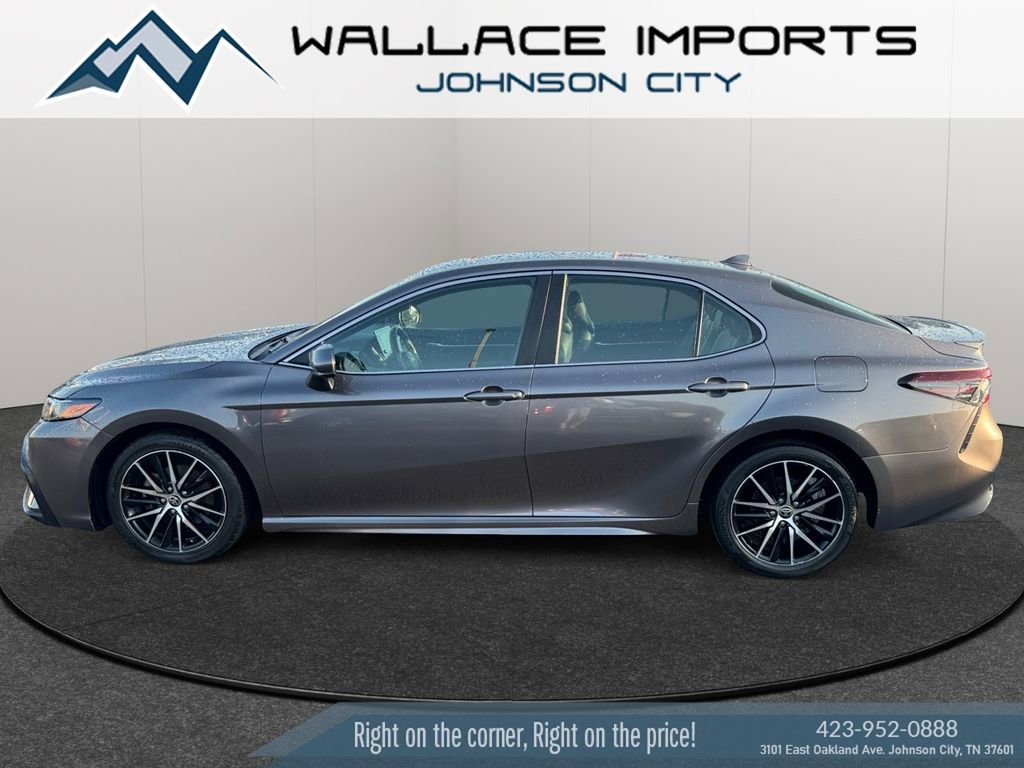 Used 2021 Toyota Camry SE FWD image 1