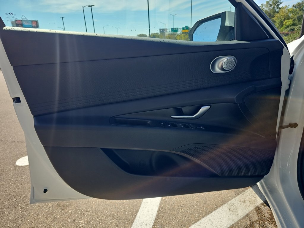 New 2026 Hyundai Elantra SE FWD image 10