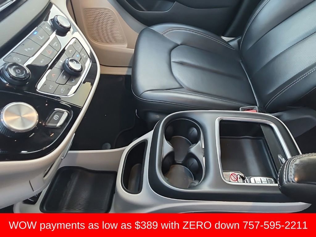 Used 2023 Chrysler Pacifica Touring-L image 16
