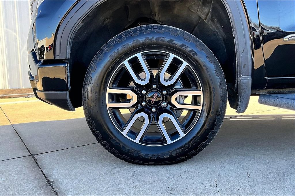 Used 2025 GMC Sierra 1500 AT4 w/ AT4 Premium Package AWD/4WD image 10