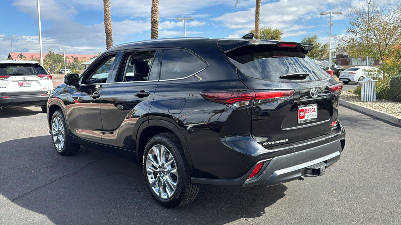 Used 2024 Toyota Highlander Limited image 5