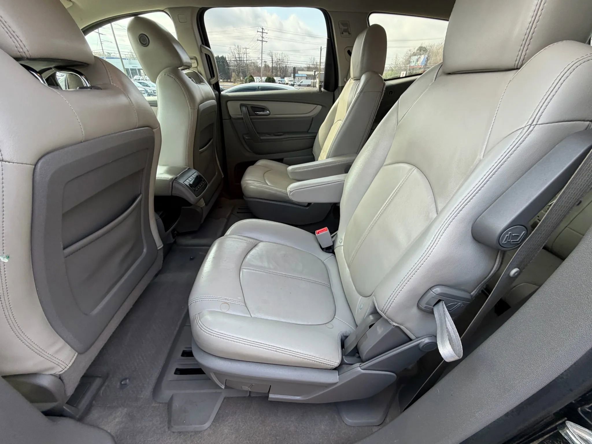 Used 2017 Chevrolet Traverse LT image 14