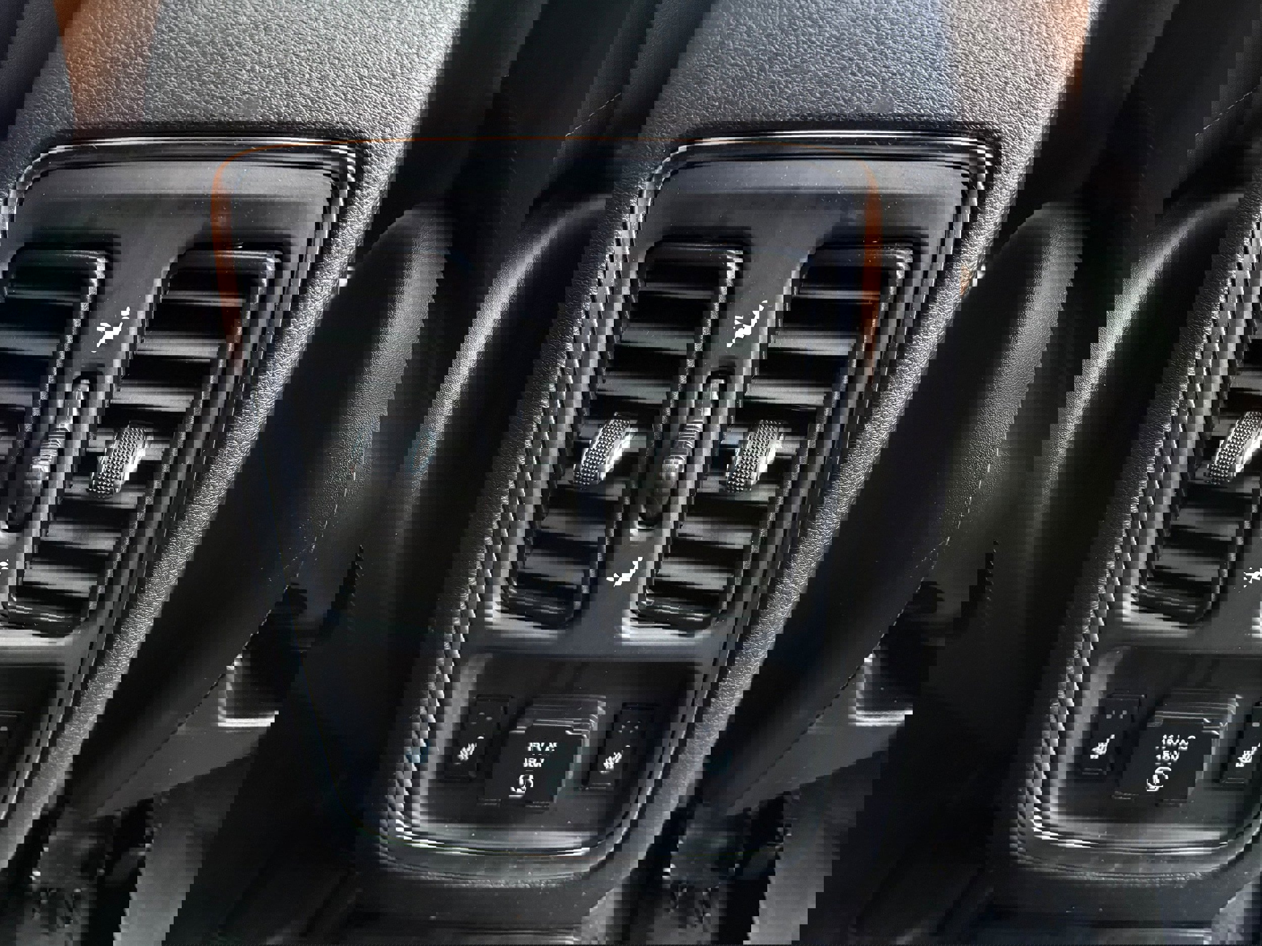 Used 2012 Jeep Grand Cherokee Overland image 26