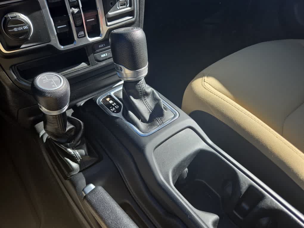 Used 2023 Jeep Wrangler Unlimited w/ Cold Weather Group AWD/4WD image 31